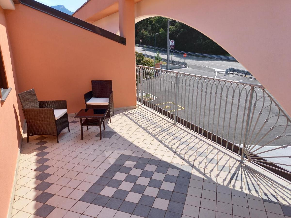 Hotel Ristorante Villa Terry Lauria Inferiore Exterior foto